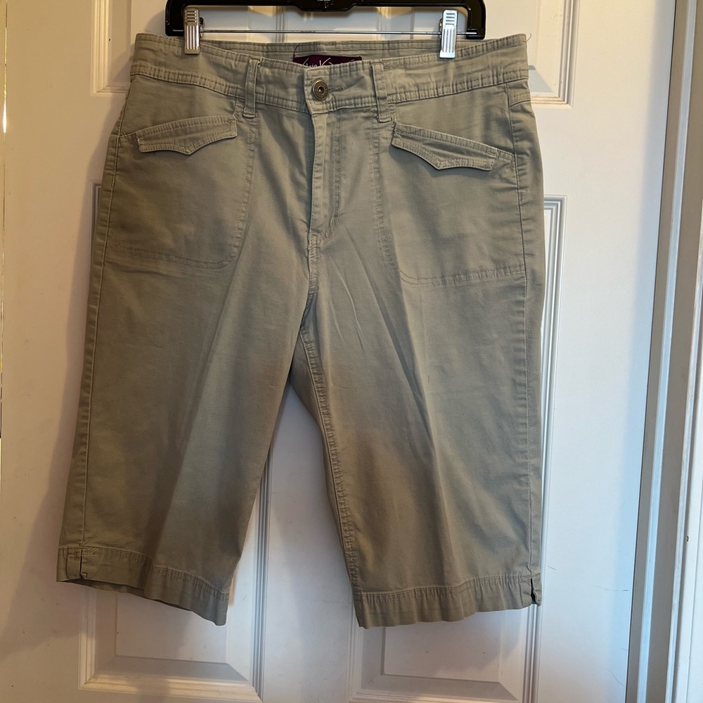 Gloria Vanderbilt/ excellent condition